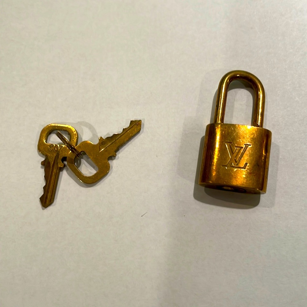 Louis Vuitton Brass Padlock and Keys # 307